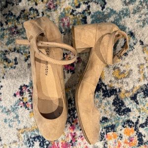 Chinese Laundry nude heels size 8.5